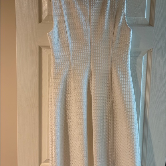 Tommy Hilfiger White Textured Sleeveless Midi Dress - Picture 2 of 3